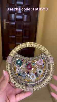 ✨ A little bag of luxury, a whole lot of elegance! 💖👛
In