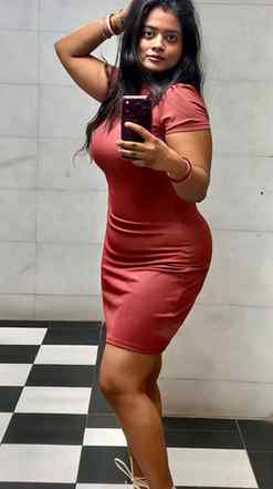 Soft Girl but make it Bodycon 💅
This shade of rose-brown ha