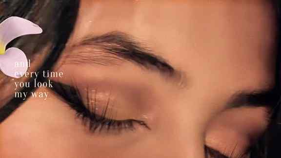 Her eyes whispered what words never could 👀✨..
.
.
.
.
#lov