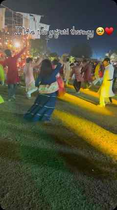 “I’m completely obsessed with Garba.”😎♥️. #garba #gujarati 