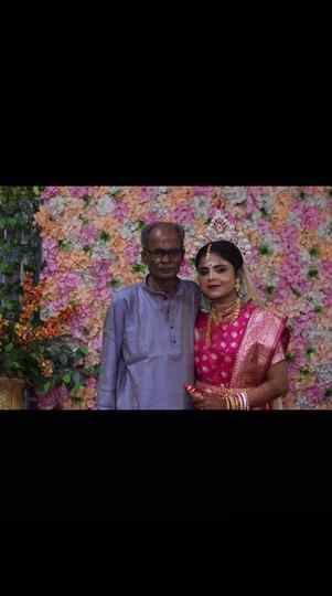 একজন মানুষ
দু’জনের ভালোবাসা নিয়ে
আমাদের পাশে দাঁড়িয়ে থাকা মা