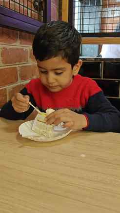 Eating pasty 😁😁 #himanichaudharyvlogs #tigerteeh