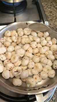 Hai kya aisa?? 😂😂😂😀😀
.
.
.
#makhana
(Ghee, roasted, F