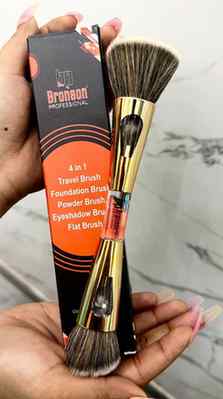 ✨ 4 brushes, 1 compact set & zero makeup mess! 💄👜 @bronson