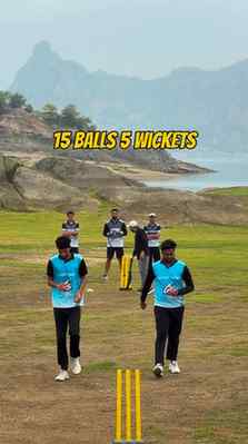 15 balls 5 wicket 

#reelkarofeelkaro #tennisplayer #dostiya