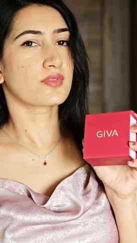 Kriti Sanon for GIVA is the silver era we all needed ✨
Seale