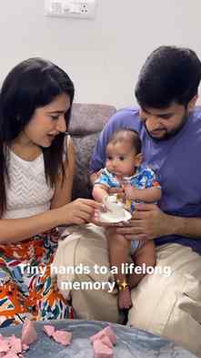 Tiny hands… but the biggest piece of our hearts 🥹🤍
One da