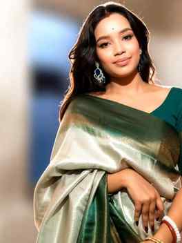 শাড়িতে বাঙালি নারী মানেই timeless beauty💖💫 .
#saree #beng