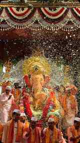 राजा 🥹❤️🩹
.
.
.
.
.
#lalbaug #lalbaughcharaja #viral #t
