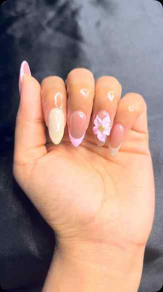 ✨ Get Festival-Ready Nails with Swagata Banik! ✨

Looking fo