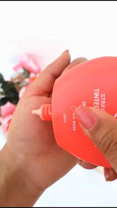 Dot&Key STRAWBEERY tinted sunscreen✨️
With modern UV filters