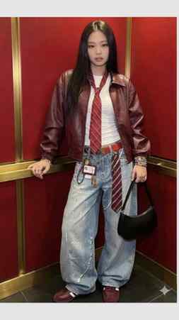 found Jennieโs whole fit on Savana ๐ญโค๏ธโ๐ฅ
Jennie inspired