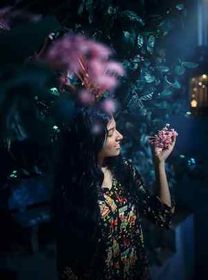 Not the flowers🌸 but the one behind the camera makes me smi