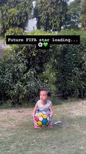 POV: The youngest player just entered the FIFA era. ⚽👶🏆
[f