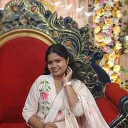 কাঠগোলাপের সাদার মতো 
  পবিত্র যার মন,
তার পাশে রাখলাম এ 
  