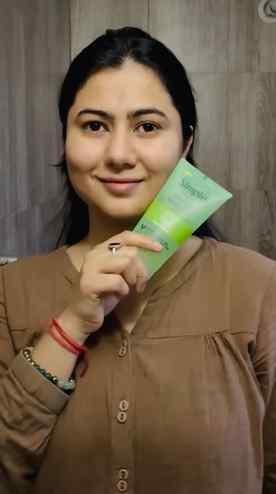 And honestly… ye bas apna kaam karta hai ✨
Cleans the skin w