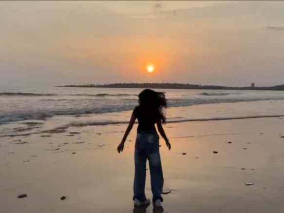 somewhere between the waves and the sunset, i felt okay agai