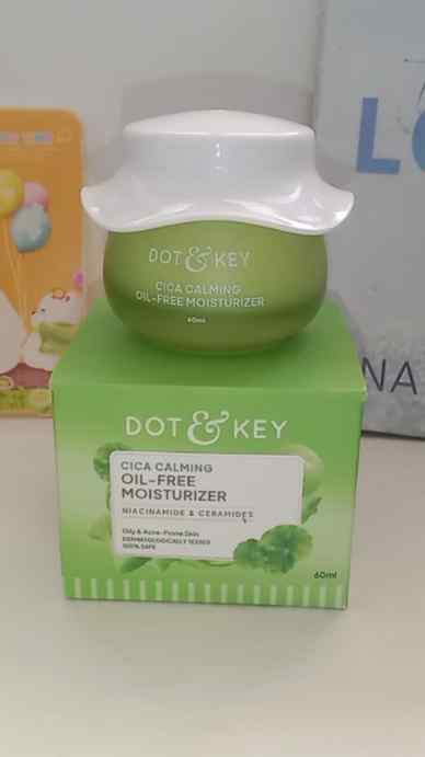 POV: You finally found a moisturizer that hydrates without m
