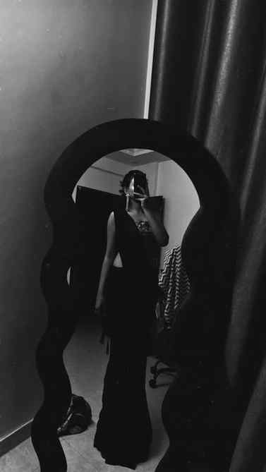 Best one to show ur obsession with mirror pics cz mirrors ne