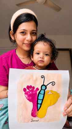 We made our friday a funday with footprint art 👣🦋

#family