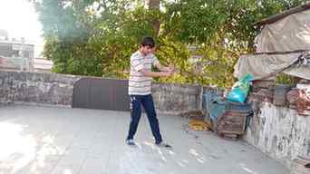 Song: Phir se udd chala
#tearuptheflooronline #onlinedancec