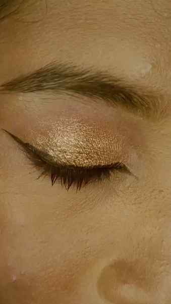 Soft glam eye that actually blends on brown skin ✨
White bas