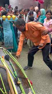 Tonight, V stepped into the crowd, taking in live performanc