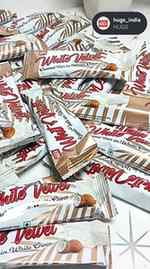 Hugs white velvet coconut bar
Available on amazon 
Comment l