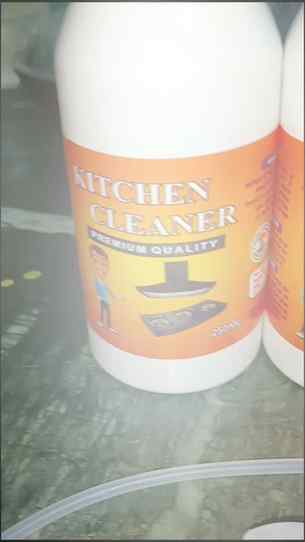 Bus Spray karo, Wipe karo, aur Magic dekho 😱 #KitchenCleani