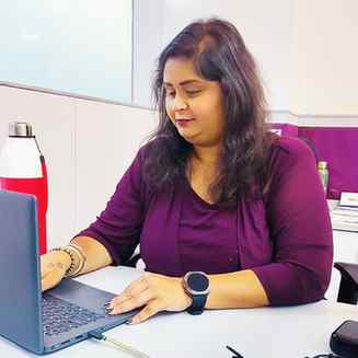 Wen ur working n suddenly someone captures ur candid...offic