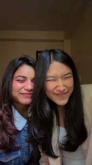 Bebo & PC from Meesho 😂
@kareenakapoorkhan @priyankachopra