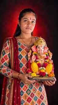 મારી અને મારા ગણપતિ બાપ્પાની એક સુંદર પળ. ગણેશ ઉત્સવની આપ સૌ