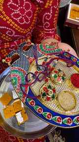 Wrapping up the Rakhi fever 🤣😅🤣😅🤣😗😘😌
.
.
.
.
.
.
#ra