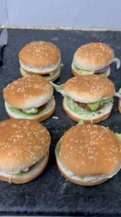 Made 30 burgerrrrrsssssss 😂😂
.
.
.
.
.
#cooking #burger #f