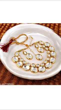 Found the necklace that makes every outfit look expensive. ✨