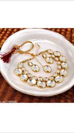 Found the necklace that makes every outfit look expensive. ✨