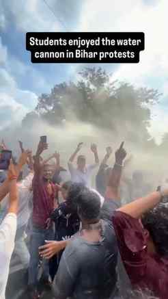 एक बिहारी 100 पर भारी।
#biharprotest #biharnews #protest #t