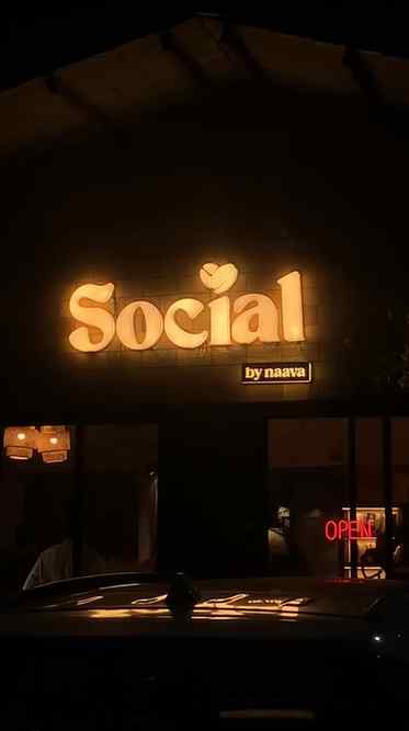 Vadodara’s new aesthetic café near Parul University! 😍✨
Gre