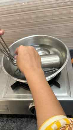 Baby bottles clean करणं म्हणजे रोजचा एक छोटासा task… पण baby