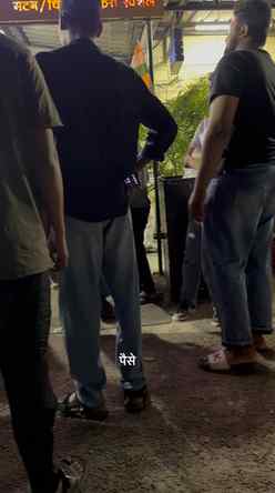 😂 गर्दी बघून वाटलं, पैसे देऊन भंडाऱ्याला आलोय की काय! 🤣🔥
