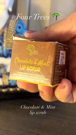 Lip scrub that works like magic ✨
@fourtreesindia
-It has