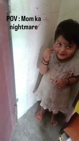 POV: Wipes khatam ho aur madam ji lipstick se poora ghar ran