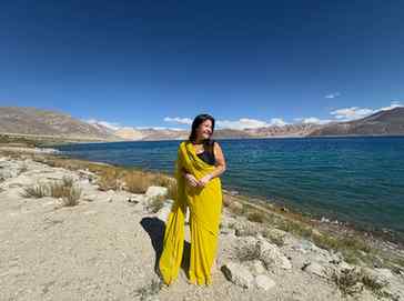 Look at the view 😍
Ab thoda mujhe dekhlo🥺
Pose marleti h