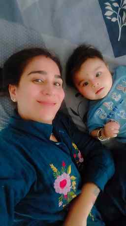 Nanhe munne bache teri muthi mai kya hai 

#littlefingerslit