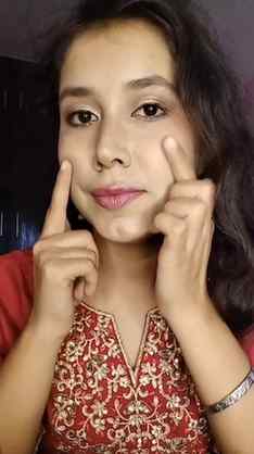 My skincare routine after the makeup 💄 
.
Step 1: Face wipe