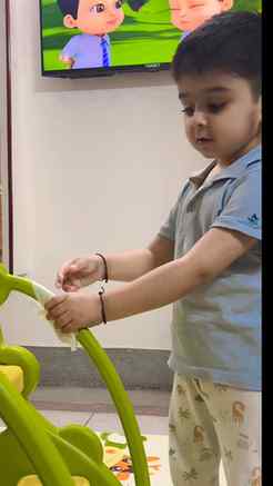 😆 Because he never sits 🥺🧿♥️
.
.
.
.
#Funnybaby #explore