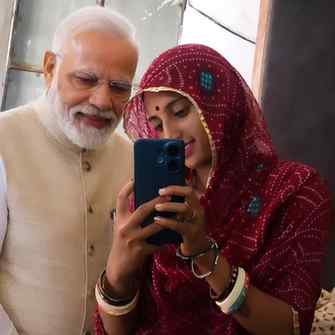 मोदी जी के साथ एक सेल्फी...