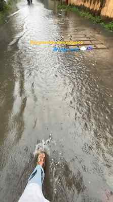 Aa rhi hu sir☔️⛈️
#fyp flood , guwahati , life right now ,