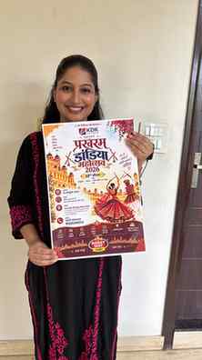 ।। जय गिरिराज जी महाराज ।। 🙏✨
💃 जयपुर की महिलाओं के सबसे ब