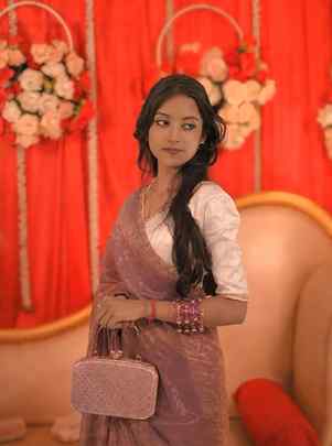 আজও আছে গোপন ফেরারী মন।।🌸